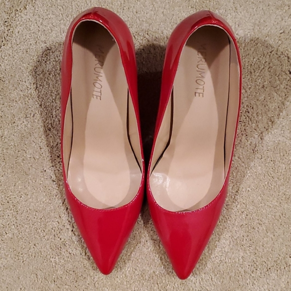 MERUMOTE Red Patent Wedges - Picture 2 of 6